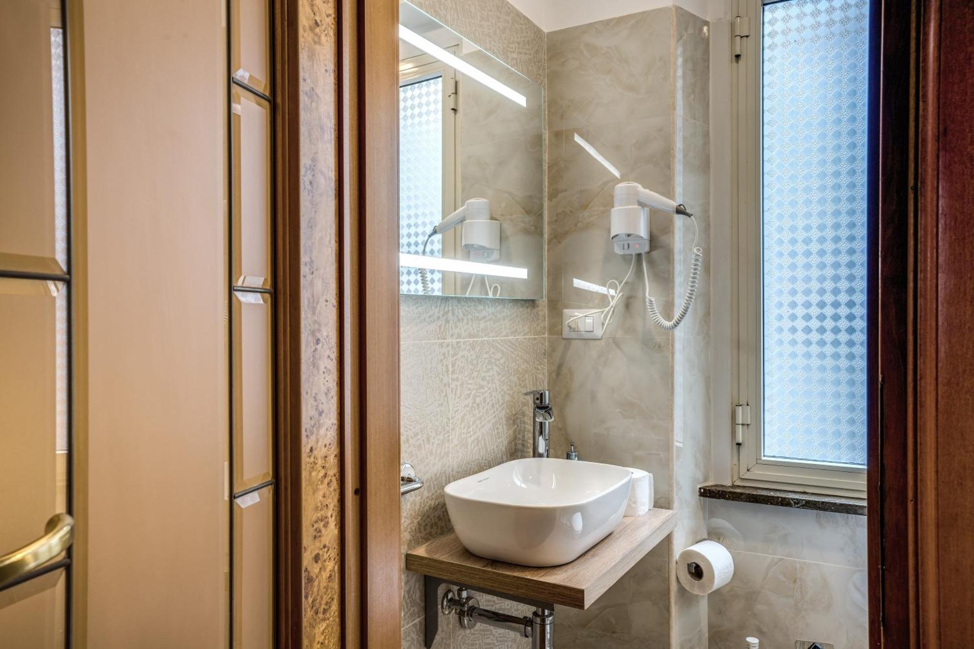 רומא Fontana Di Trevi Charming Apartment מראה חיצוני תמונה