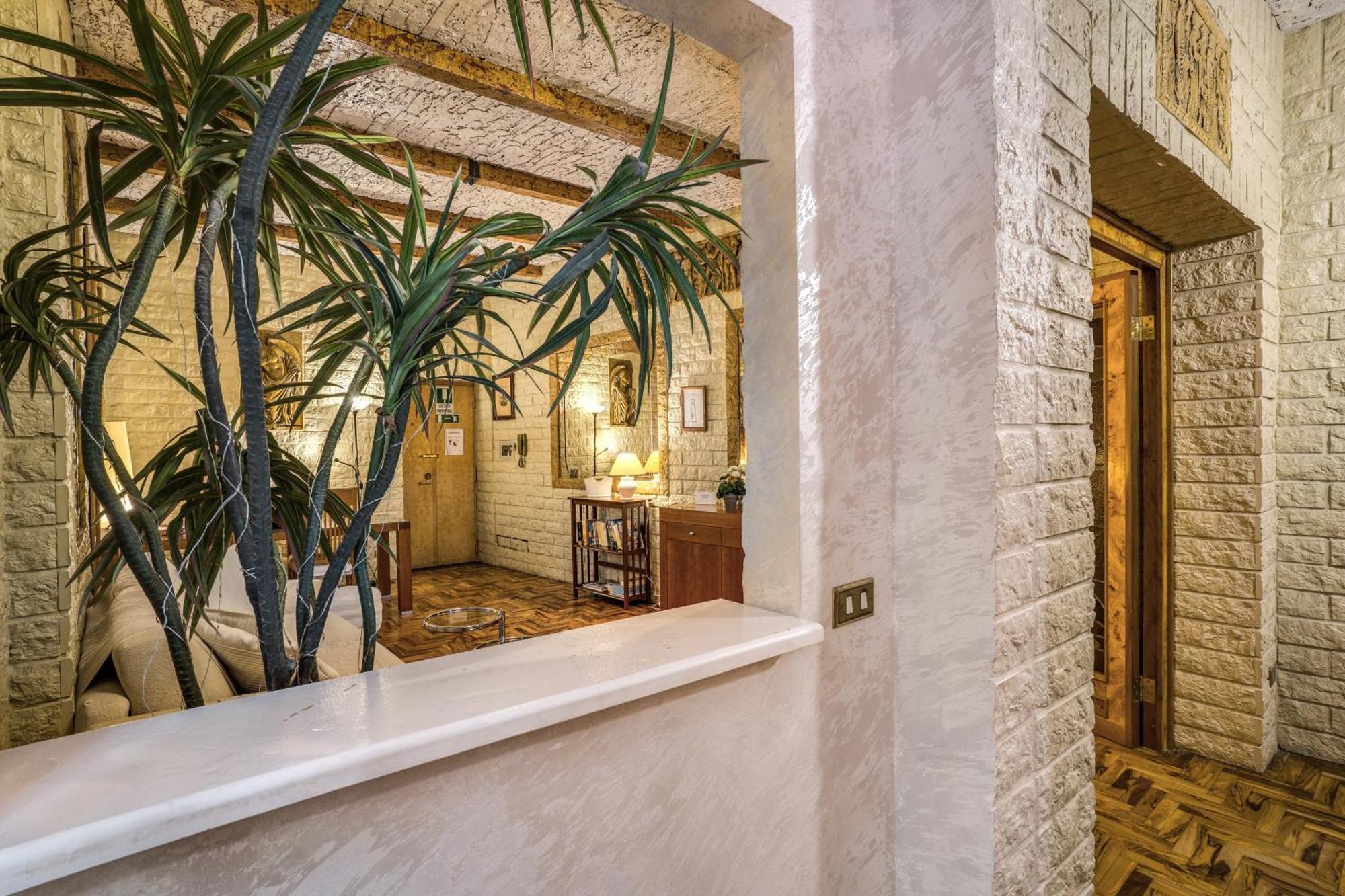 רומא Fontana Di Trevi Charming Apartment מראה חיצוני תמונה